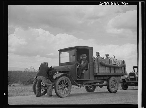 Oklahoma drought refugees stalled on highway near Lordsburg, New Mexico