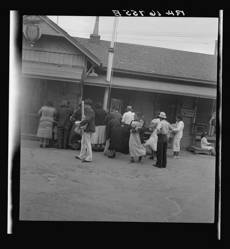 El Paso residents at plant quarantine station. El Paso, Texas