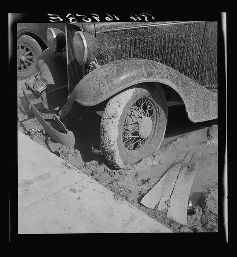 This year (1937) there are floods and heavy rain in the Dust Bowl. Auton, Texas