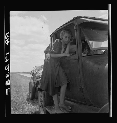 Child of Texas migrant family who follow the cotton crop