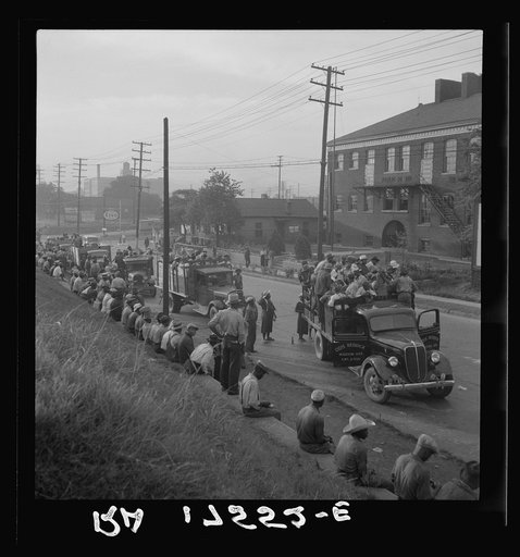 These cotton hoers work only seasonally on the plantations. The rest of the year they live on odd jobs and relief. Memphis, Tennessee