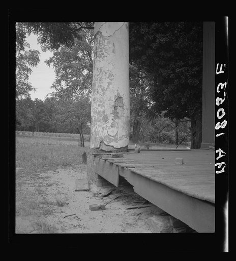 Decaying antebellum plantation. Greene County, Georgia