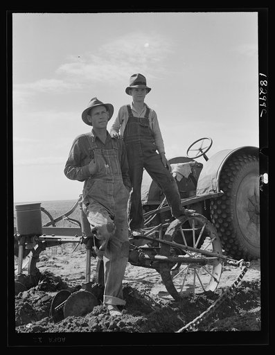 Dust bowl farmer with tractor and young son near Cland [i.e. Claud?], New Mexico