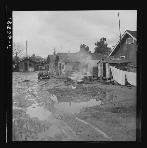 Lindsay, California. Houses inhabited by Mexican citrus workers. Tulare County, California