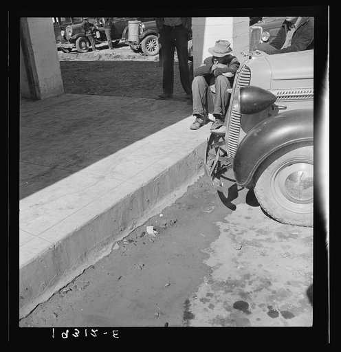 Outside Farm Security Administration (FSA) grant office during the pea harvest. Calipatria, California. During the spring of 1938, for the first time the labor surplus had grown so large that relief grants were necessary even during the peak of harvest