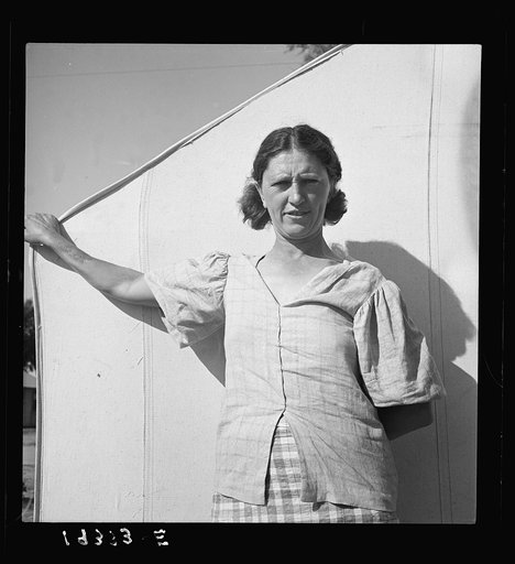 In a carrot pickers' camp, Imperial Valley, California. Woman from Broken Bow, Oklahoma. "Are you going to take my picture, wait till I get my hair combed"