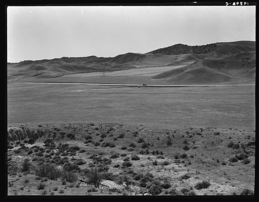 Untitled photo, possibly related to: U.S. 99 on ridge over Tehachapi Mountains. Heavy truck route between Los Angeles and San Joaquin Valley over which migrants travel back and forth