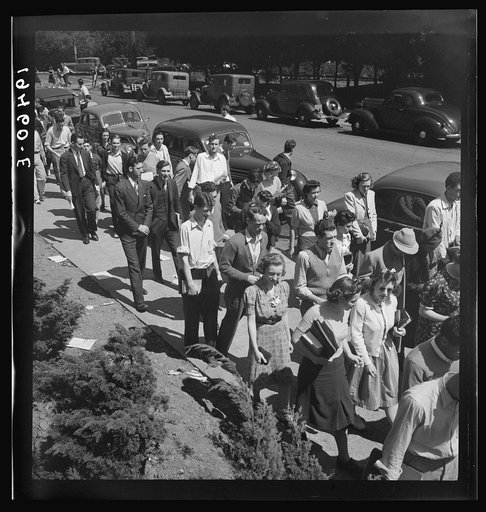 Campus of University of California, Berkeley, California. Students assembling for Peace Day address of General Smedley Butler