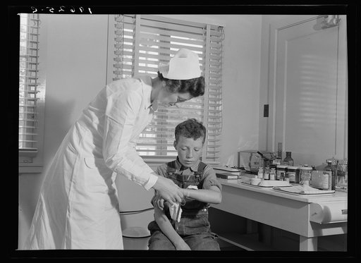 Farm Security Administration (FSA) camp at Farmersville, Tulare County, for migratory agricultural laborers. Migratory boys come to the clinic for attention of the resident nurse of the Agricultural Workers' Health and Medical Association (FSA)
