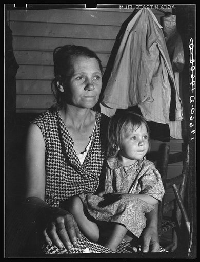 Tulare County. Farm Security Administration camp (FSA) for migratory agricultural workers at Farmersville. Mother and child, come to California from Oklahoma. They have six children, aged two to nineteen years. The mother finished the eighth grade in school. They left their farming in Chicasha in th