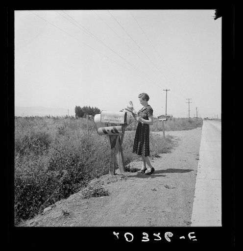 Mrs. Bouchey gets the morning mail. Wife of tenant purchase client.  Washington, Yakima Valley, near Toppenish