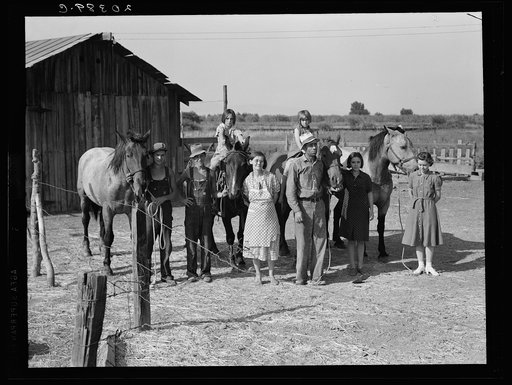 Washington, Yakima Valley, near Wapato. Rural Rehabilitation (Farm Security Administration). Chris Adolf, his wife, six of their eight children and his teams