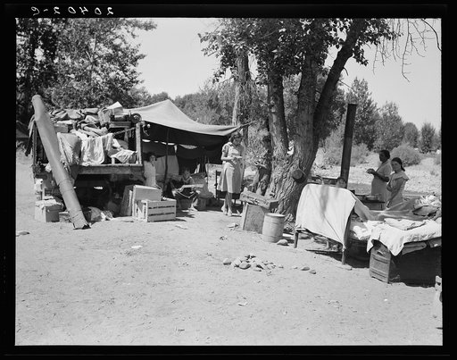 Washington, Yakima Valley. Camp of family with nine children who have been on the road for three years