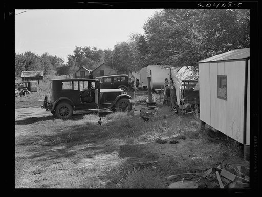 Washington, Yakima Valley, Toppenish. Cheap auto camp for migratory workers waiting for the opening of the hop season. Old fruit tramp (20378-C) lives in this camp