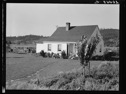 Washington, Cowlitz County. Longview. Home on Longview homestead project (Farm Security Administration)