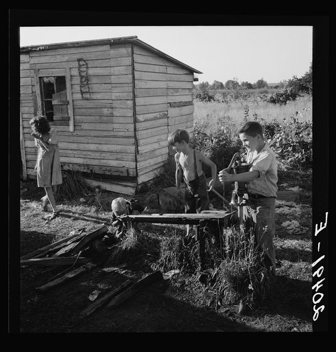 Untitled photo, possibly related to: Oregon, Marion County, near West Stayton. Bean pickers' children in camp at end of day