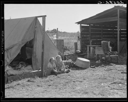 Bean pickers' camp in grower's yard. No running water. Marion County, near West Stayton, Oregon. See general caption number 46