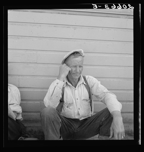 Bindle stiff, used to be logger. Side of Pastime Cafe. Idle three weeks before the opening of the Klamath Basin potato harvest. California, Siskiyou County, Tulelake. See general caption number 43
