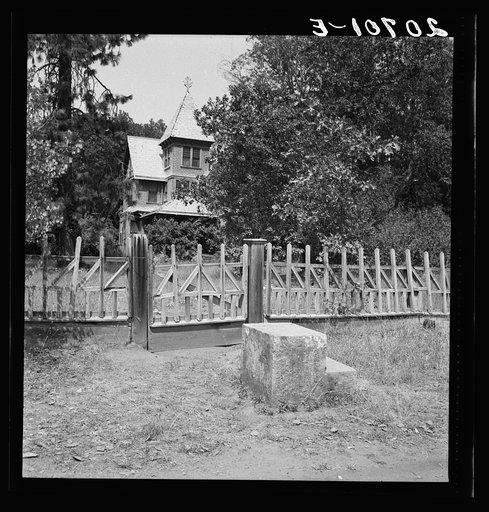 Untitled photo, possibly related to: Southern Oregon. Jackson County, near Medford. Old-fashioned country home, now uninhabited, in fruit country along the Rogue River