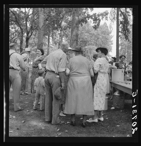 Oregon, Josephine County, Grants Pass. "California Day" picnic. Get together after the speeches are over