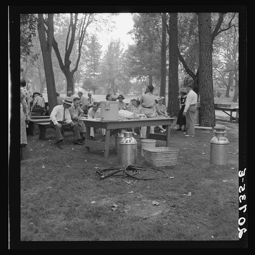 Oregon, Josephine County, Grants Pass. "California Day." A picnic in town park on the Rogue River. Hot summer afternoon in summer