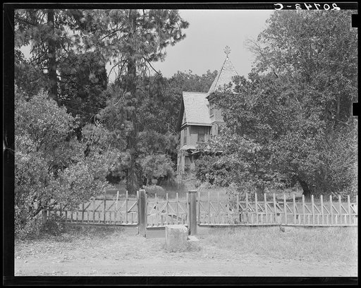 Southern Oregon. Jackson County, near Medford. Old-fashioned country home, now uninhabited, in fruit country along the Rogue River