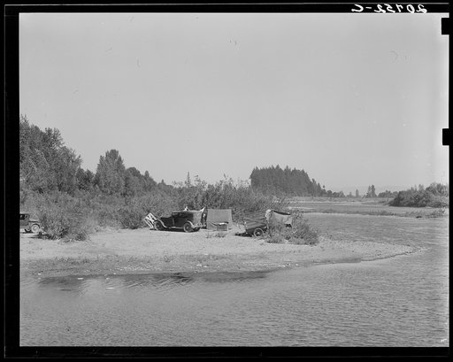 Camp of migrant hop pickers on bank of Williamette River. Polk County, Oregon