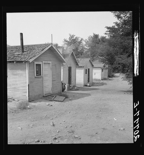Washington, Yakima shacktown, (Sumac Park) is one of several large shacktown communities around Yakima. General caption number 26