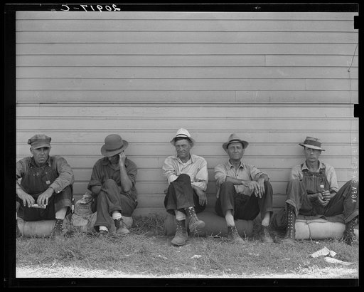 Bindle stiffs in town three weeks befor opening on Klamath Basin potato harvest. Tulelake, California. General caption number 43
