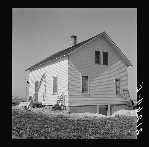 Exterior of Soper house, just finished painting. For a long time only one side was painted. Willow Creek area, Malheur County, Oregon. General caption number 72