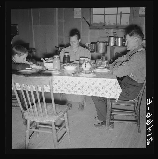 Mr. Wardlow says grace before dinner. Dead Ox Flat, Malheur County, Oregon
