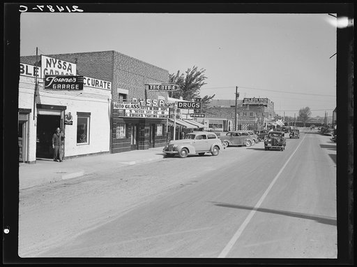 Main street of Nyssa, Oregon. Saturday afternoon