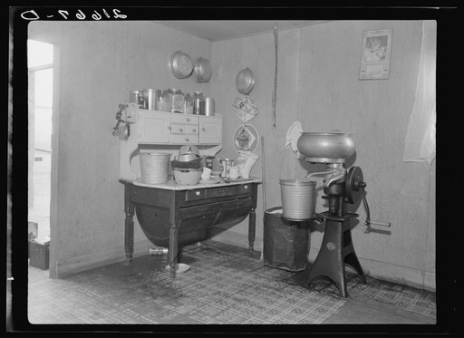 Corner of one-room cabin belonging to farmer starting in cut-over area.  Priest River Valley, Bonner County, Idaho. See caption 54