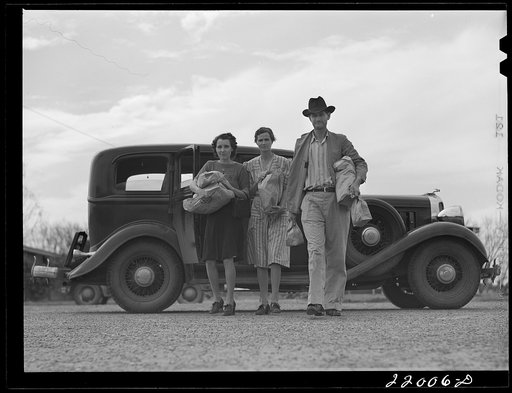 Weslaco, Texas. FSA (Farm Security Administration) camp. Return from Saturday shopping