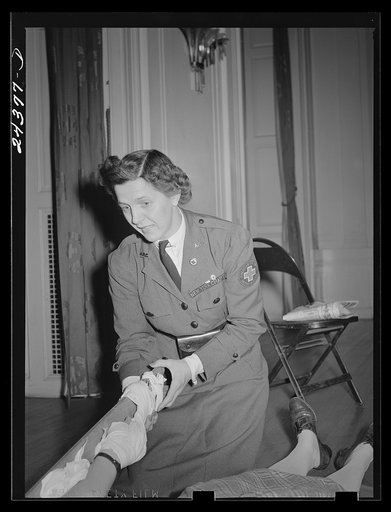 First aid class, American Red Cross, New York City. Demonstrating splint on fractured arm