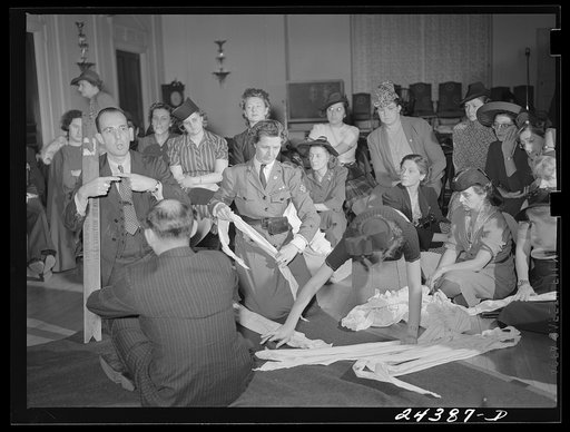 Civilian Defense volunteers receiving instruction in treatment of fractured arm. First aid class. American Red Cross, New York City