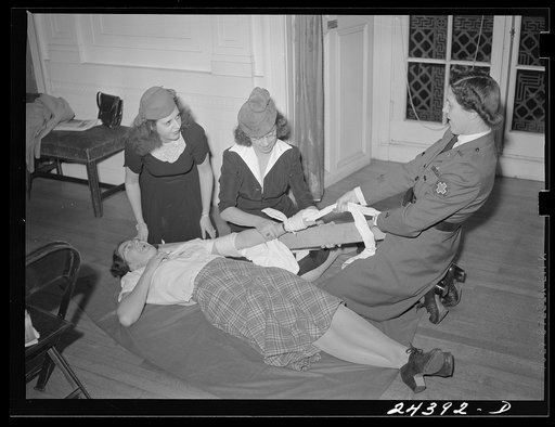 Civilian Defense volunteers receiving instruction in treatment of fractured arm. First aid class. American Red Cross, New York City