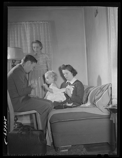 Doctor Tabor examining Roscoe Loudin. Dailey, West Virginia
