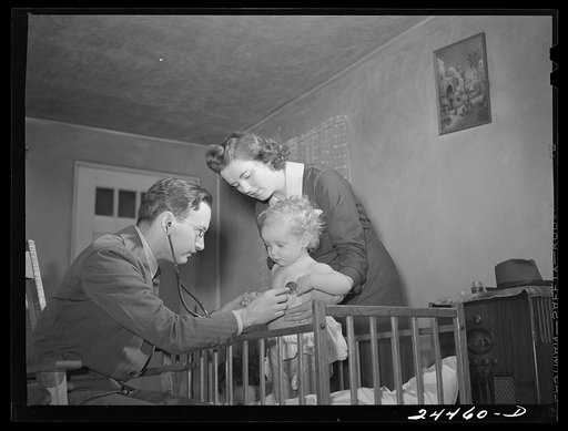 Doctor Tabor examining Roscoe Loudin. Dailey, West Virginia