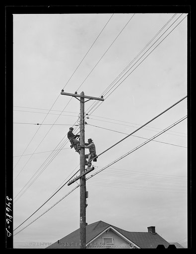 U.S. Highway 80, Texas, between Fort Worth and Dallas. Telephone linemen