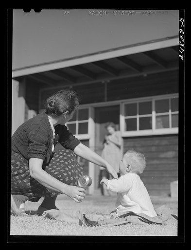 Untitled photo, possibly related to: Saturday afternoon. FSA (Farm Security Administration) camp, Robstown, Texas
