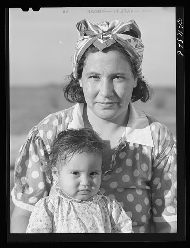 Migratory worker's wife and child. Robstown camp, Texas