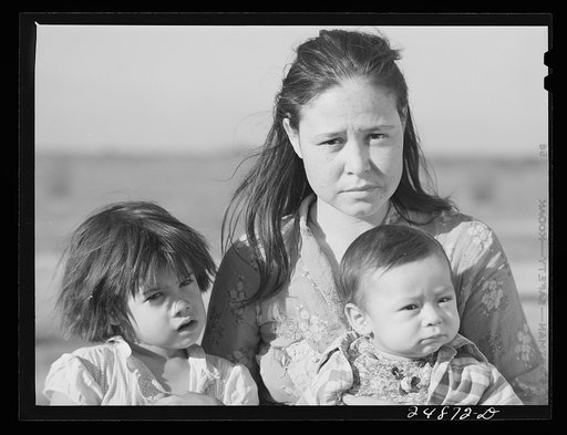 Migratory worker's wife and child. Robstown camp, Texas