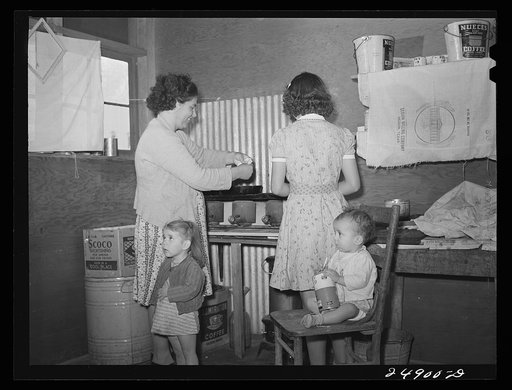 Family preparing tortillas for supper. Robstown camp, Texas