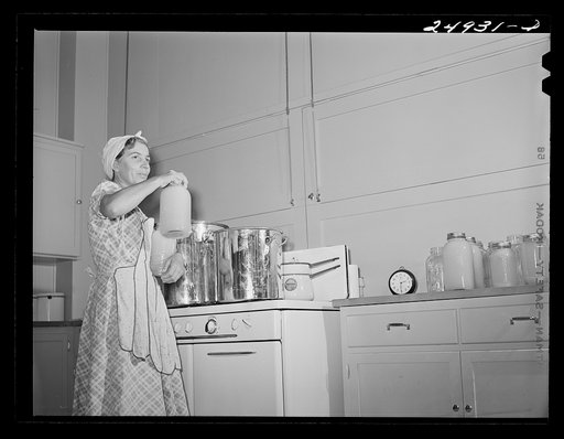Harlingen, Texas. FSA (Farm Security Administration) camp. Canning grapefruit for hot weather use in community kitchen