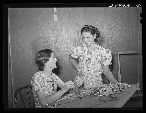 Harlingen, Texas. FSA (Farm Security Administration) camp. Hooking a rug