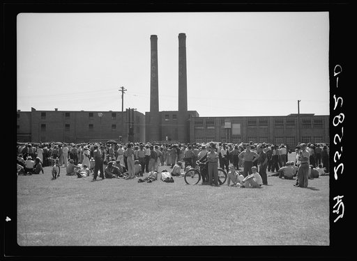 Untitled photo, possibly related to: Packing company strike. Cambridge, Maryland