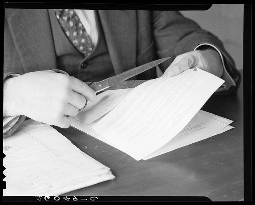 Editing an information release. United States Department of Agriculture (USDA). Washington, D.C.