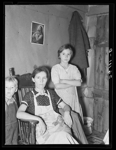 Mrs. Valentine with two of her seven children. Bedford County, Pennsylvania