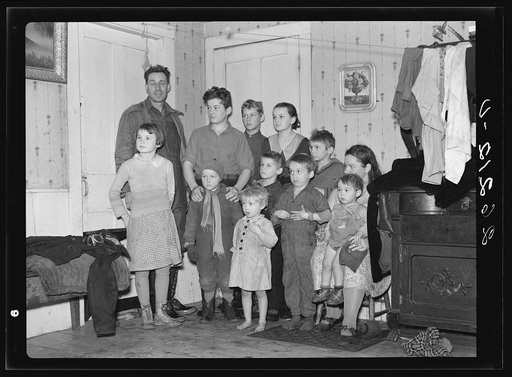 Daniel Sampson, his wife Lila and ten children: William, fourteen; Warner, thirteen; Mabel, eleven; Dorothy, nine; Frank and Don, seven; Charles, six; Charlotte, four; Clara, three; and Edward, two. Jefferson County, New York